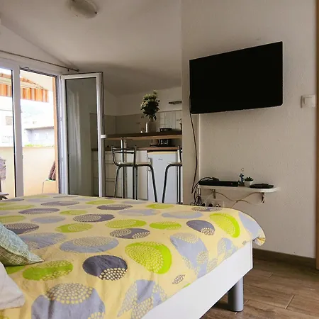 Danijela Apartman *